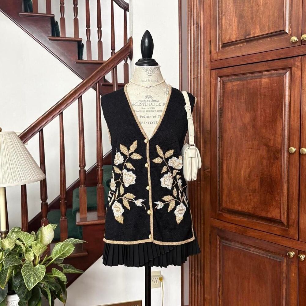 Jaclyn Smith Black and Gold Regency Old Money Vintage Sweater Vest Jumper